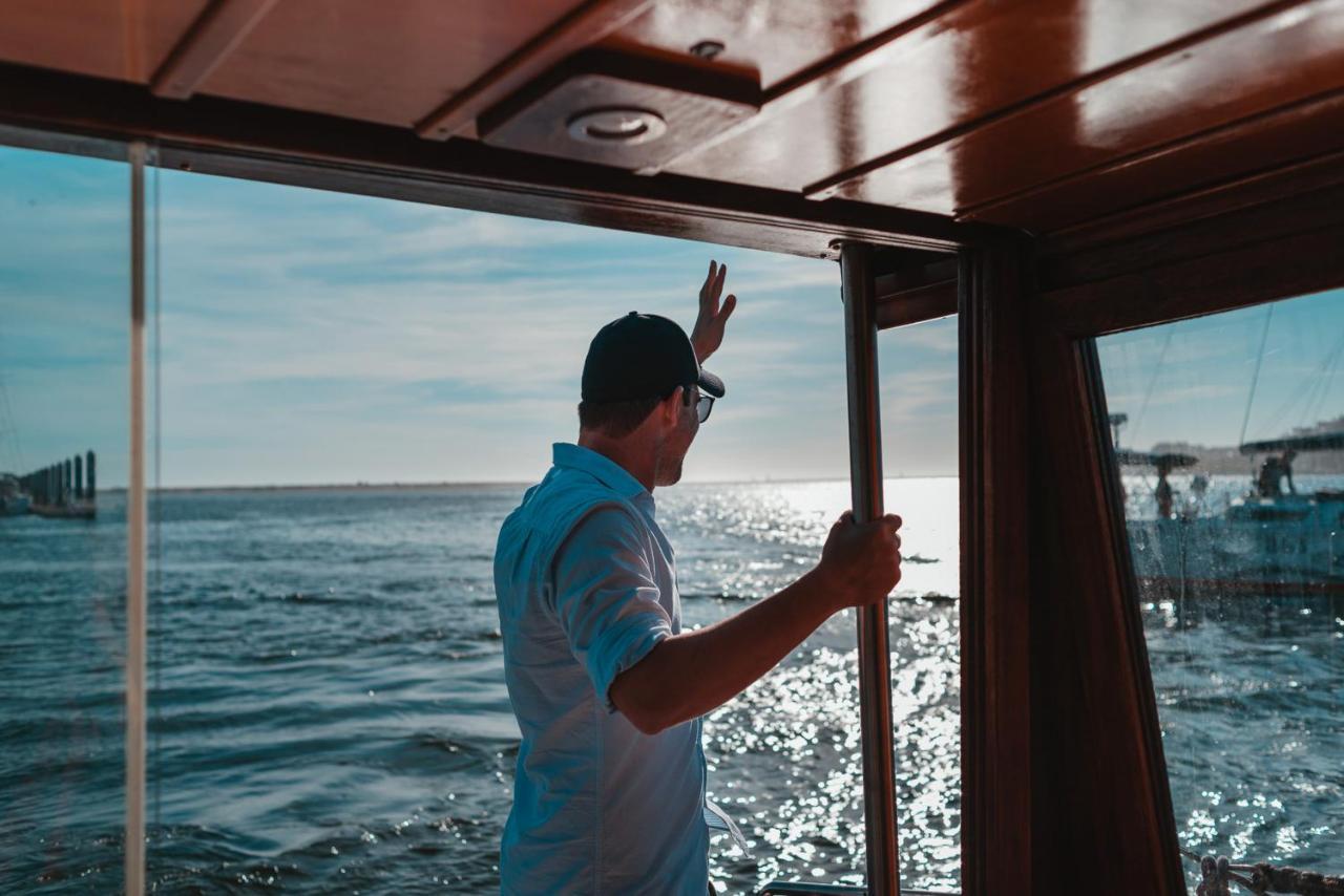 Отель Sailing 360 Night On Board Experience Вила-Нова-ди-Гая Экстерьер фото
