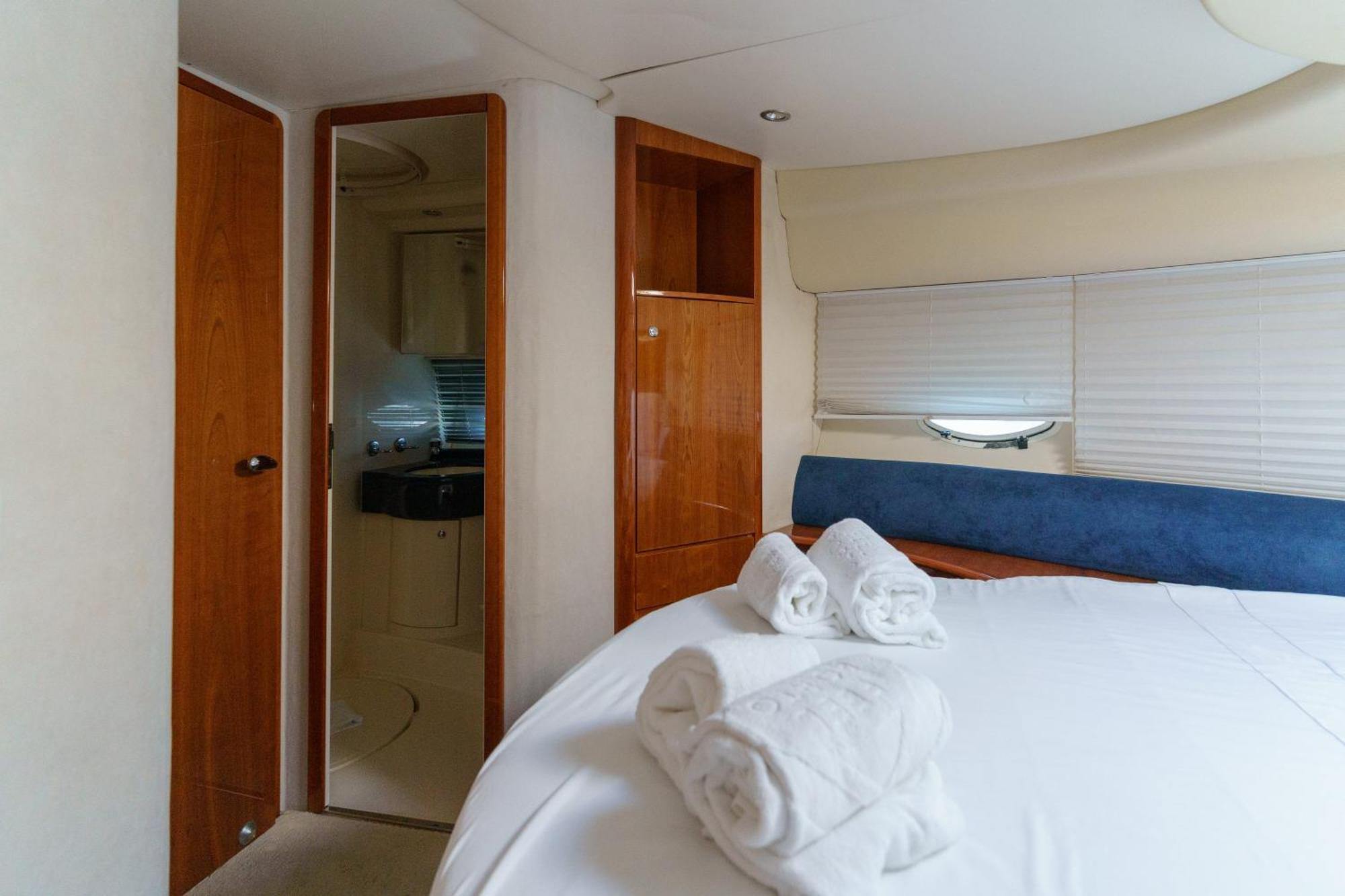 Отель Sailing 360 Night On Board Experience Вила-Нова-ди-Гая Номер фото
